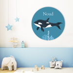 Realistische Orka met koraal op oceaan blauwe achtergrond. personaliseerbare kinderkamer muurcirkel en behangcirkel.